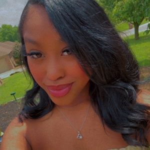 Meet your Posher, Nia